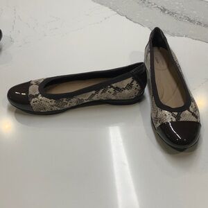Clarks Black and Snakeskin Pattern Flats Women’s 8.5 Never Worn